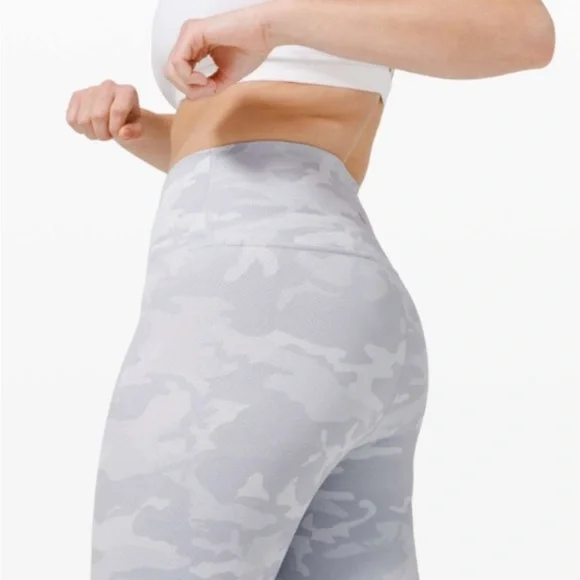 Lululemon Athletica Wunder Under Leggings – White Camo – Size 8 – EUC - Picture 3 of 8